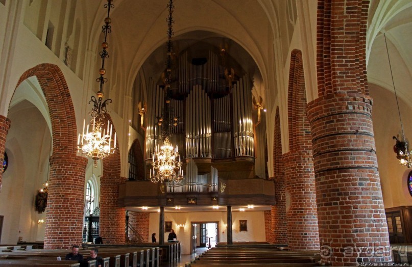 Кирпичная (15 век) церковь св. Николая в Хальмстаде