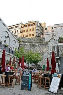 Центральная площадь Гибралтара Casemates Square