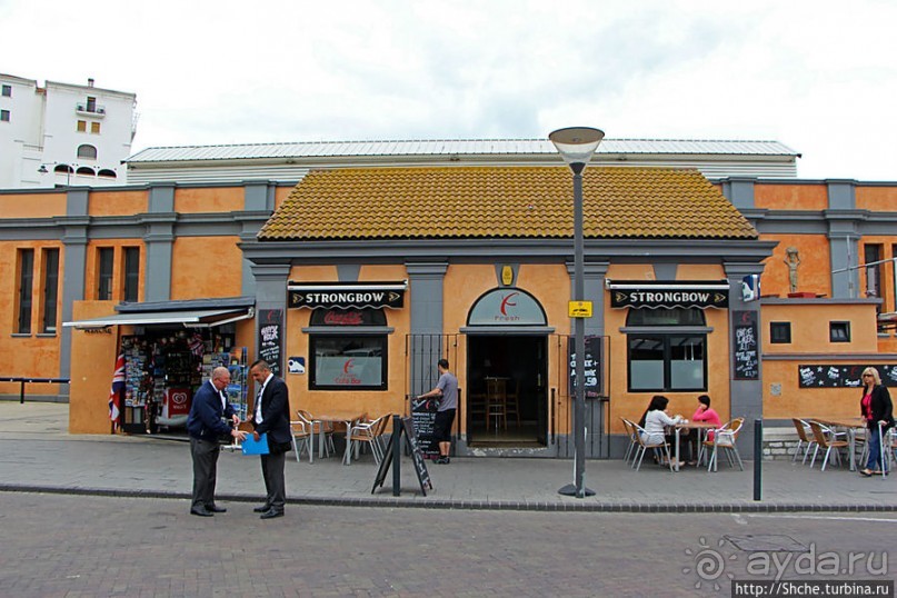 Центральная площадь Гибралтара Casemates Square