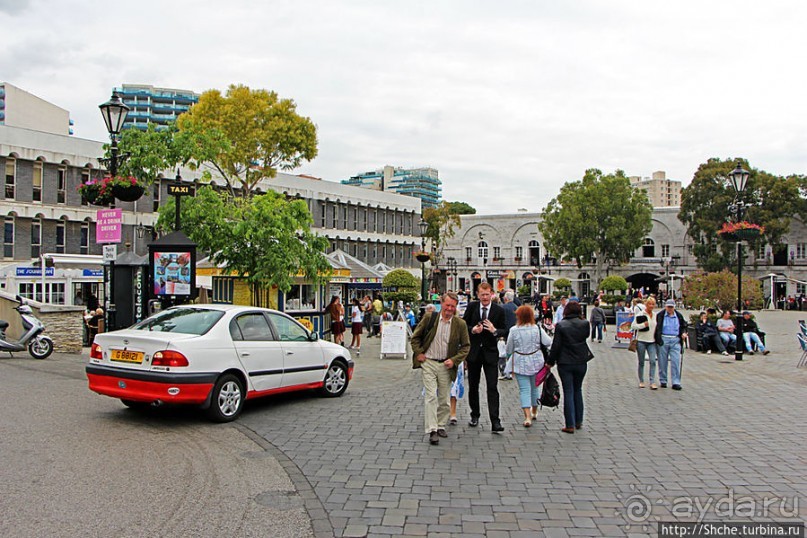 Центральная площадь Гибралтара Casemates Square