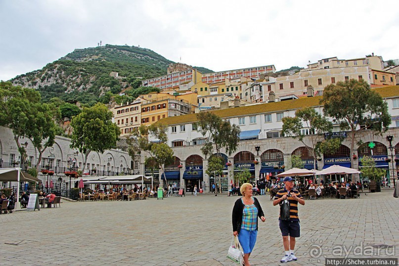Центральная площадь Гибралтара Casemates Square