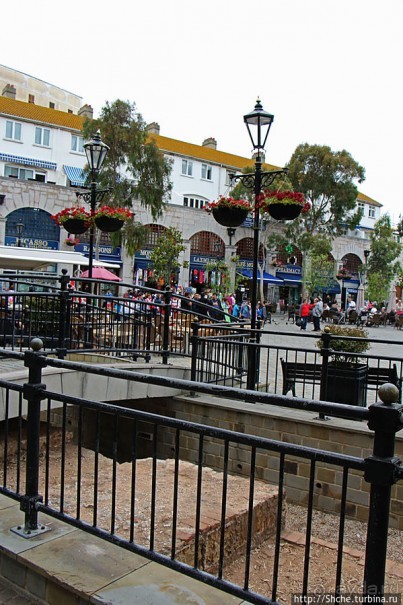 Центральная площадь Гибралтара Casemates Square