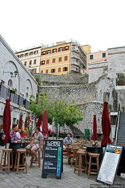 Центральная площадь Гибралтара Casemates Square