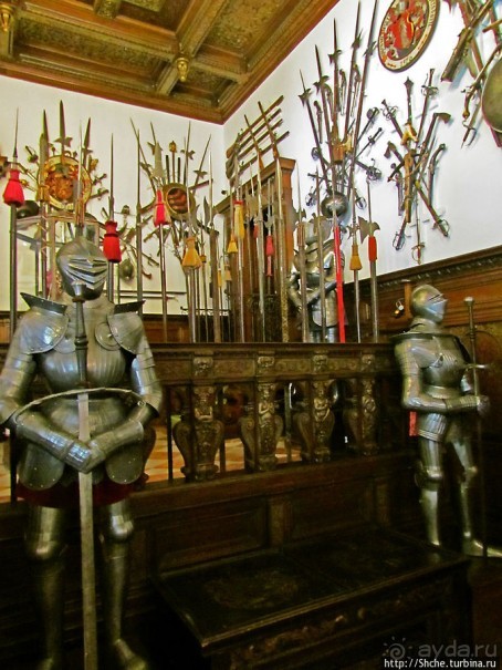 Оружейная комната дворца Пелеш