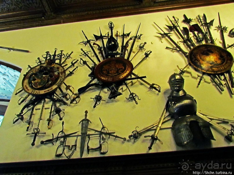 Оружейная комната дворца Пелеш