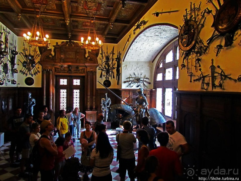 Оружейная комната дворца Пелеш