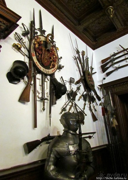 Оружейная комната дворца Пелеш