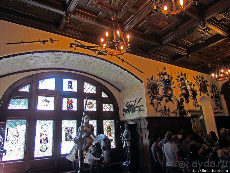 Оружейная комната дворца Пелеш