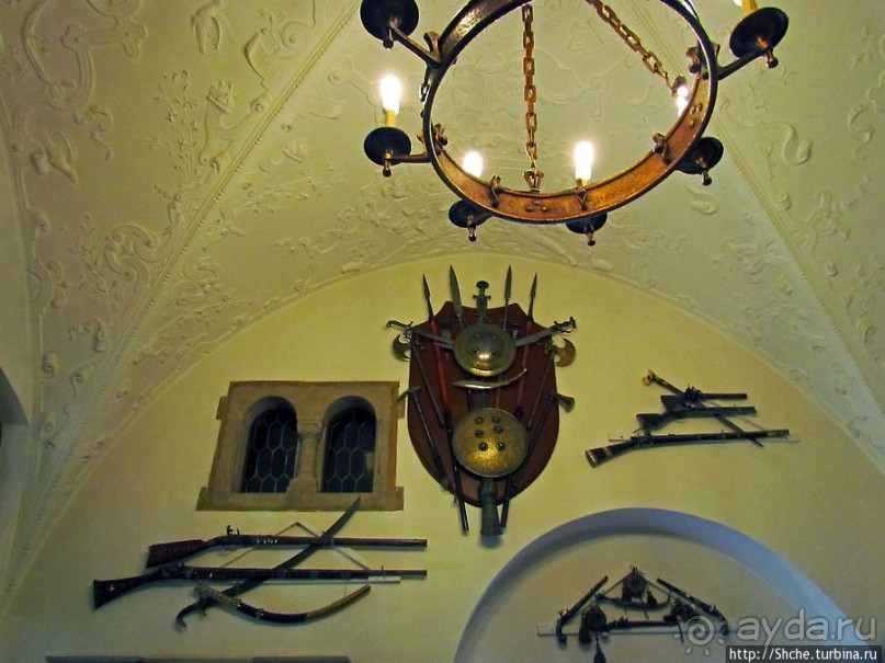 Оружейная комната дворца Пелеш