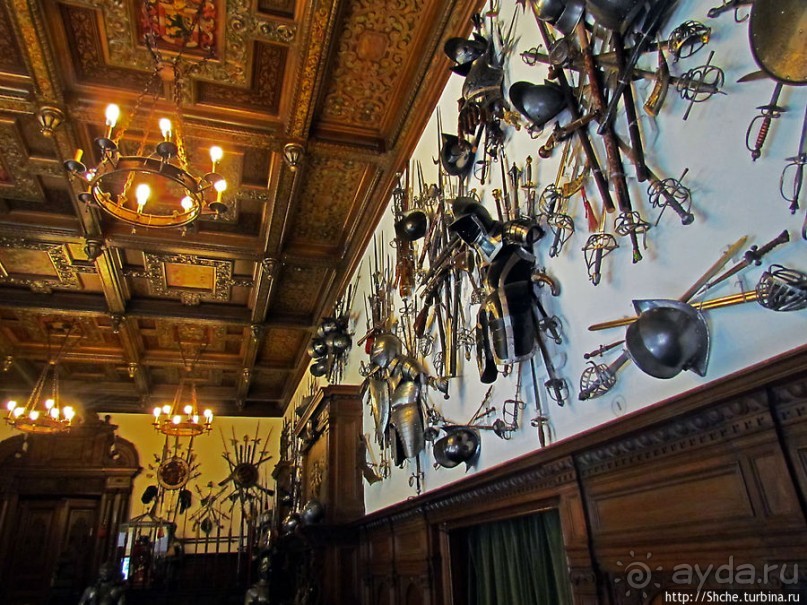 Оружейная комната дворца Пелеш