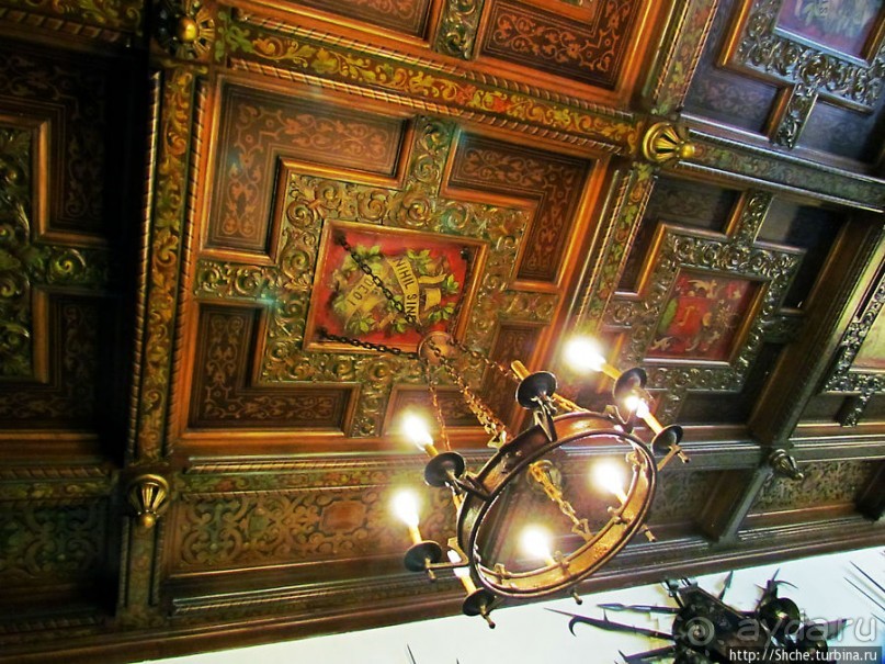 Оружейная комната дворца Пелеш