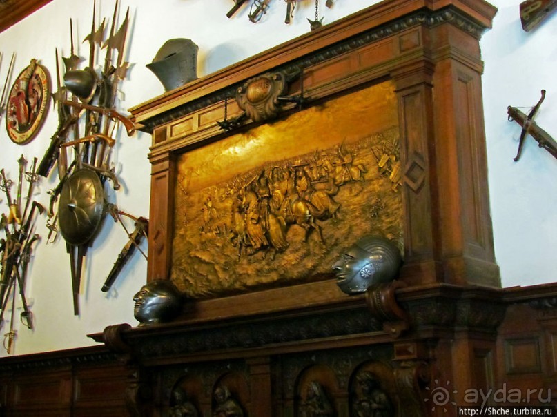 Оружейная комната дворца Пелеш