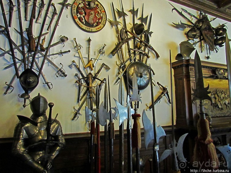 Оружейная комната дворца Пелеш