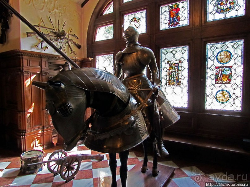 Оружейная комната дворца Пелеш