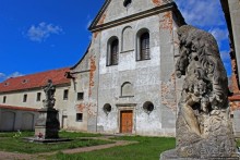 Бывший монастырь капуцинов напротив замка в Олесько