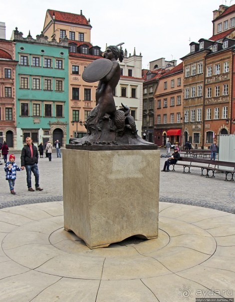О воинственной русалке... (увековеченной в Старом городе)