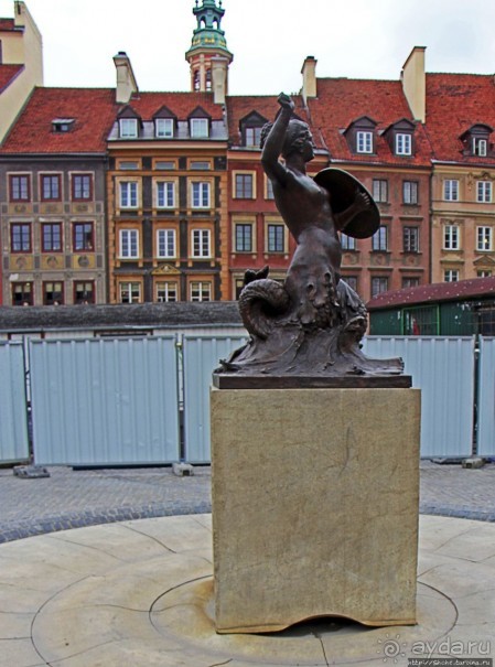 О воинственной русалке... (увековеченной в Старом городе)