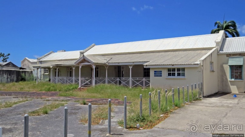 Гарнизон, или половина памятника ЮНЕСКО за оградой отеля