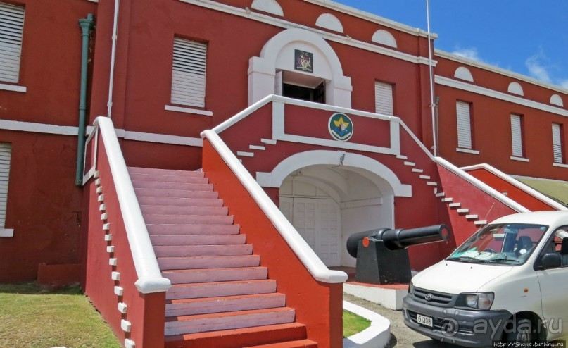 Гарнизон, или половина памятника ЮНЕСКО за оградой отеля