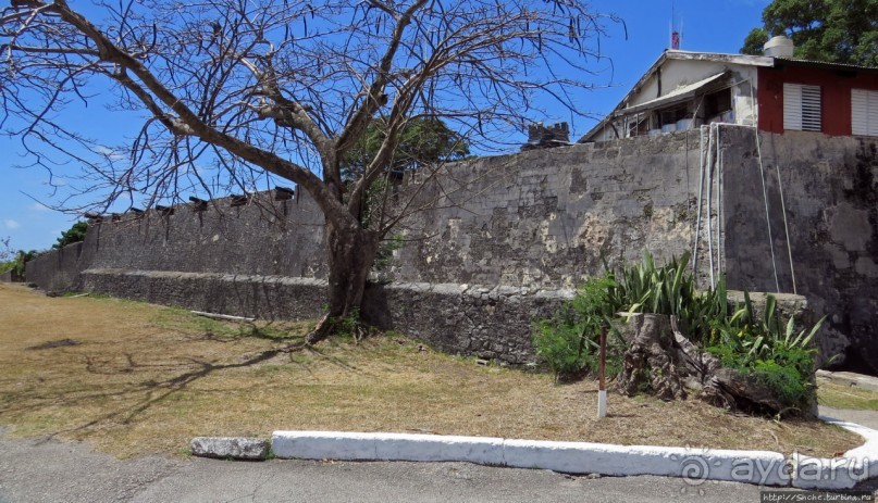 Гарнизон, или половина памятника ЮНЕСКО за оградой отеля