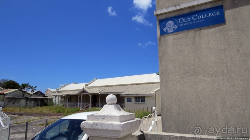 Гарнизон, или половина памятника ЮНЕСКО за оградой отеля