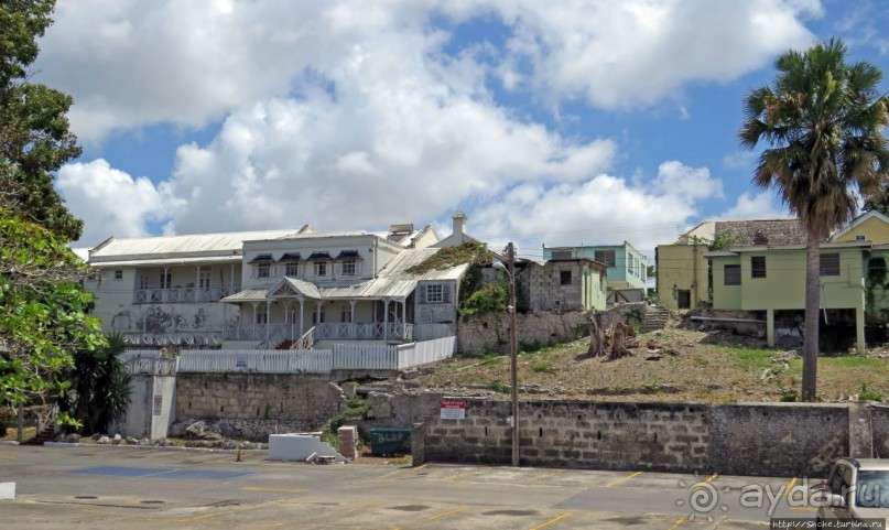 Гарнизон, или половина памятника ЮНЕСКО за оградой отеля