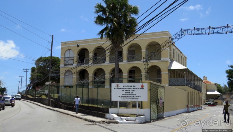 Гарнизон, или половина памятника ЮНЕСКО за оградой отеля