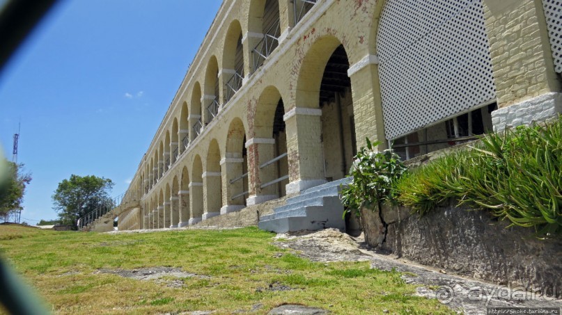 Гарнизон, или половина памятника ЮНЕСКО за оградой отеля