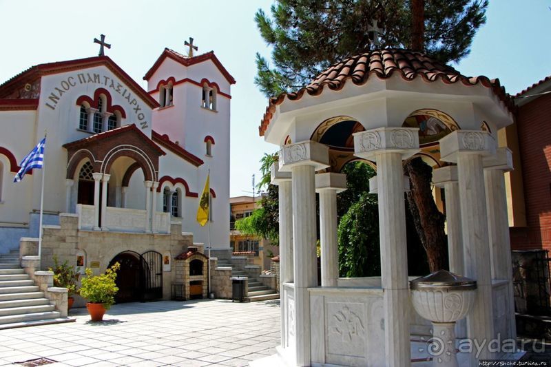 Старинные катакомбы (14 век) под новым храмом в Салониках