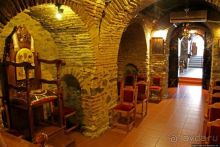 Старинные катакомбы (14 век) под новым храмом в Салониках