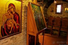 Старинные катакомбы (14 век) под новым храмом в Салониках