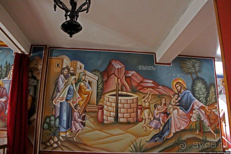 Старинные катакомбы (14 век) под новым храмом в Салониках