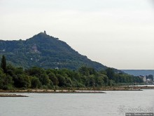 Альбом отзыва "Зеленые холмы, поросшие замками"