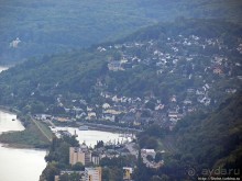 Зеленые холмы, поросшие замками