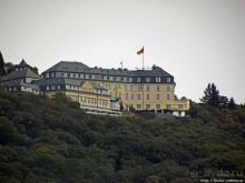 Альбом отзыва "Зеленые холмы, поросшие замками"