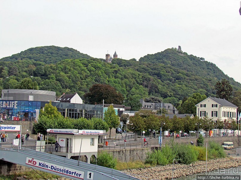 Альбом отзыва "Зеленые холмы, поросшие замками"