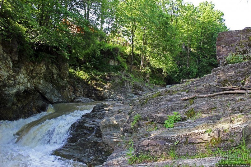 Серебристые водопады в Шешорах. Большой Гук