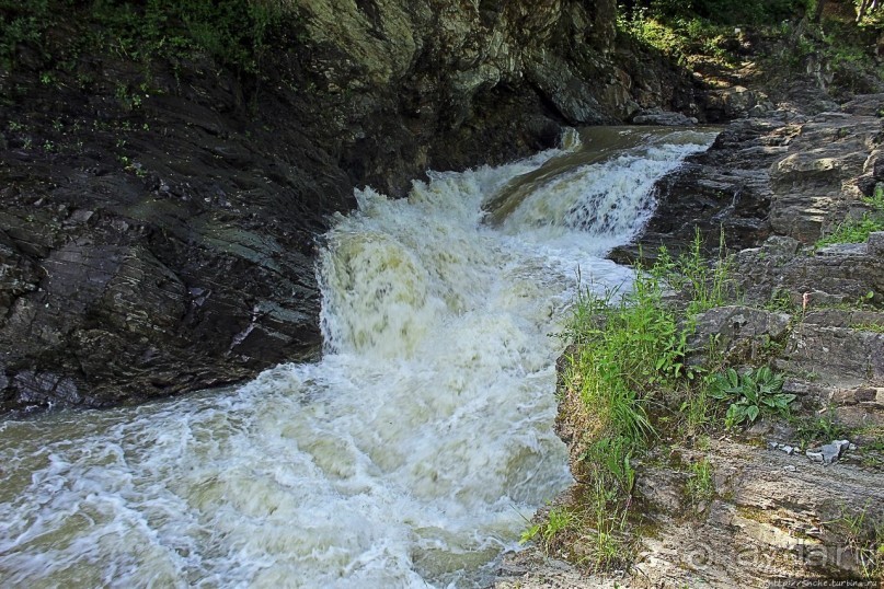 Серебристые водопады в Шешорах. Большой Гук