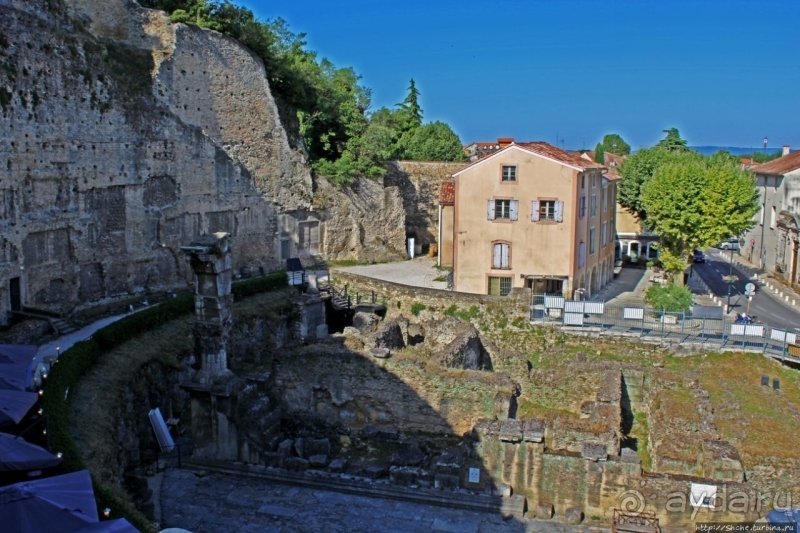 Альбом истории "Умели римляне строить. Античный театр во французском Оранже"
