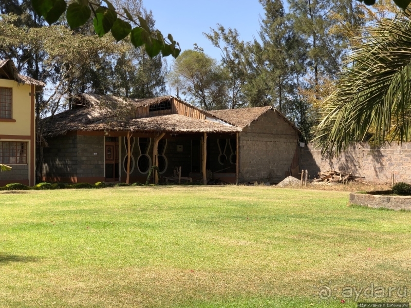 Прибыли в Кению в «Маленький Рай