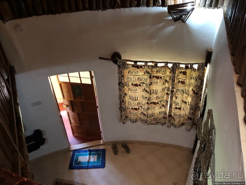 Прибыли в Кению в «Маленький Рай