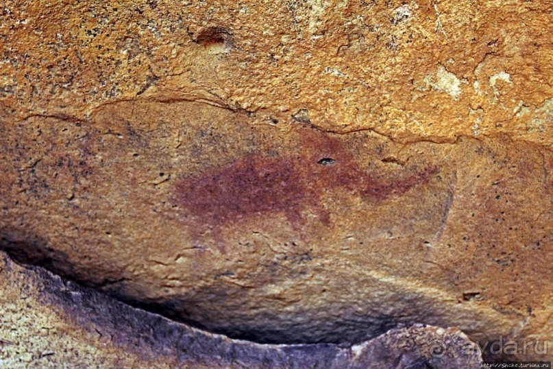 Древняя стоянка караванщиков и рисунки в пещере