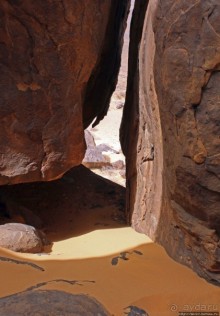 Древняя стоянка караванщиков и рисунки в пещере