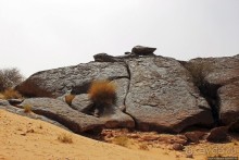 Древняя стоянка караванщиков и рисунки в пещере