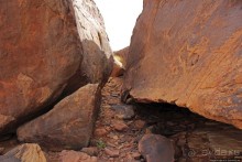 Древняя стоянка караванщиков и рисунки в пещере