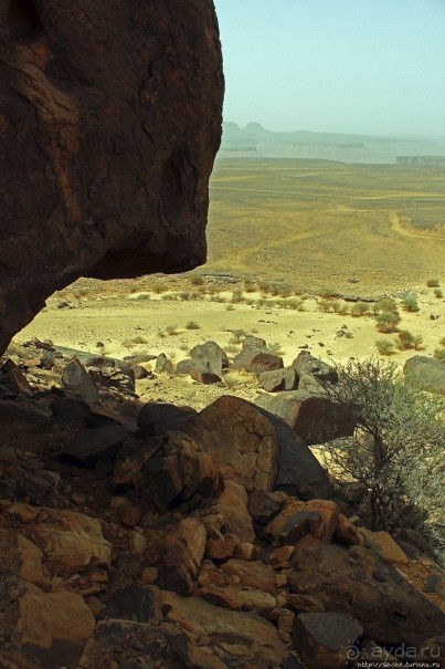 Древняя стоянка караванщиков и рисунки в пещере