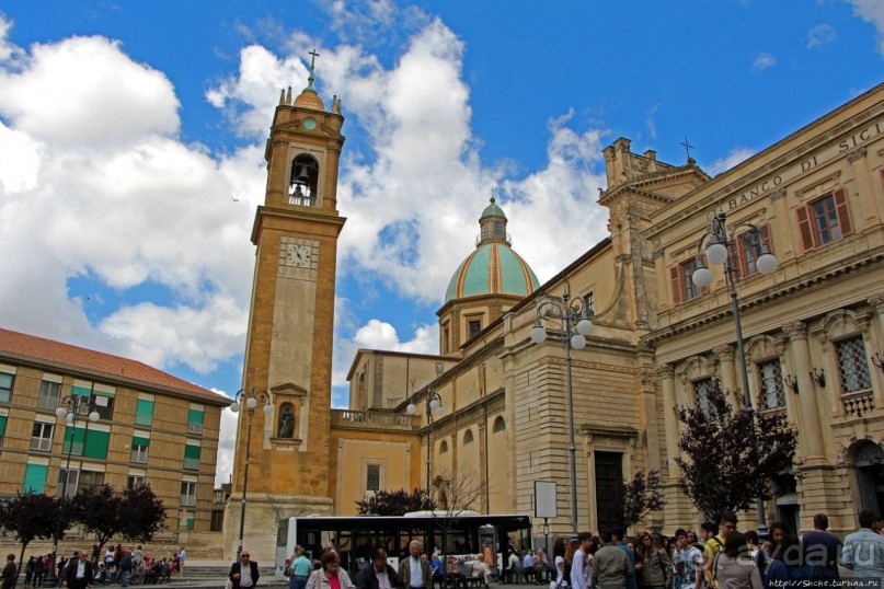 Кальтаджироне — город позднего барокко в районе Валь-ди-Ното