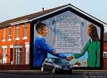 "Милитари"на стенах Восточного Белфаста. "NO MORE !"