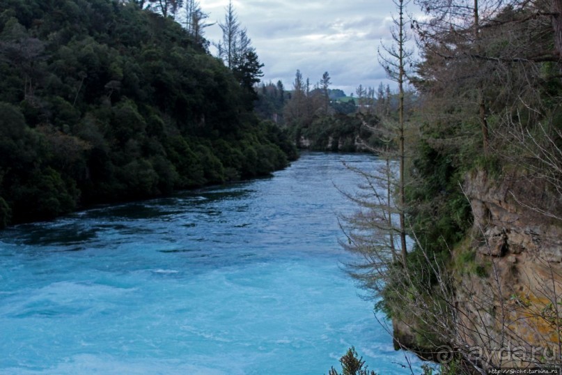 "Льдяно-голубой, снежно-белый" поток