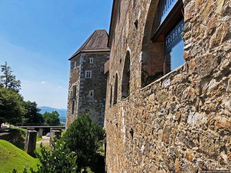 Град над городом стоит... Люблянская крепость